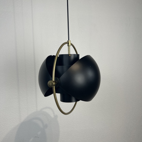 Подвесной светильник Louis Weisdorff Gubi Multi-lite Suspension Lamp Black фото 15 Подвесной светильник Louis Weisdorff Gubi Multi-lite Suspension Lamp Black фото 15